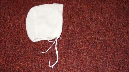 Bílá čepička 68, 68