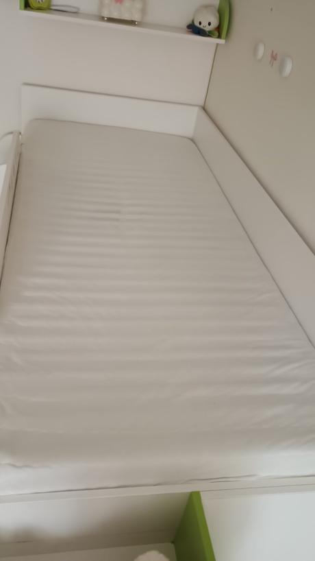 Postel jednolůžko včetně matrace a roštu, šířka (cm): 90,délka (cm): 200