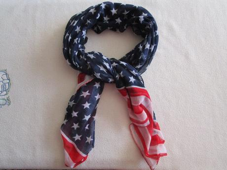 Pěkný lehoučký šátek okolo krku s potiskem, 