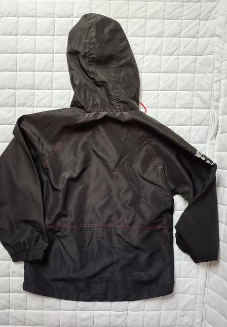 Černá větrovka, rebel,134