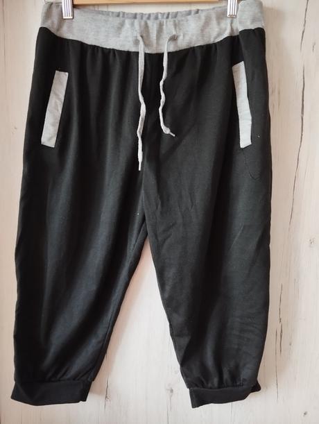 Čtyři trika vel. l, xl, tepláky a body za 43 kč/ks, l