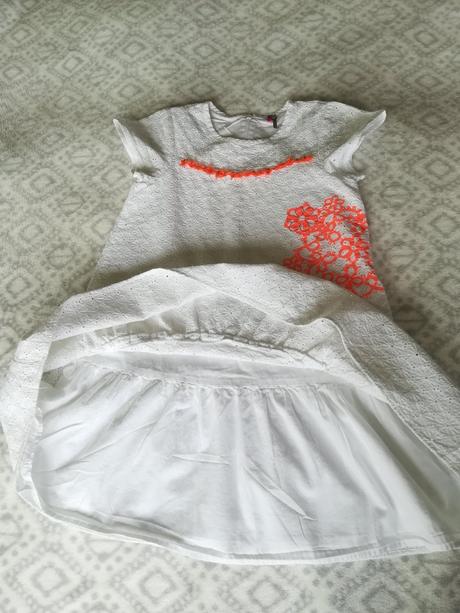 Luxusní krajkové bílé šaty, 128