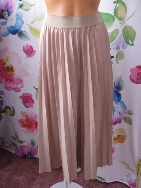 Elegantní,společenská skládaná sukně zn.vila, m