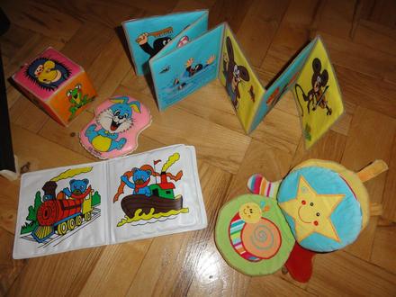 Plastové knížečky,