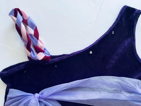 An13/ kostým body se sukní - v.9/11 let,