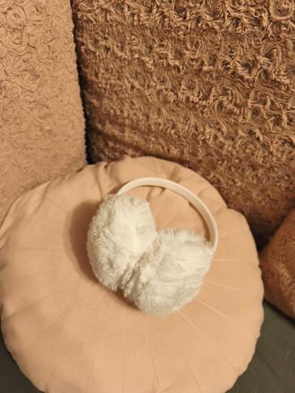 Chlupatá ouška, 98