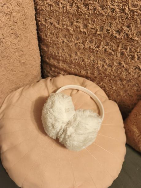 Chlupatá ouška, 98