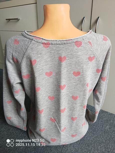 Mikina se srdíčky zn."ac" vel."s", s