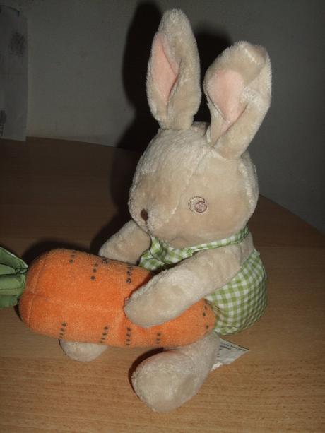 Zajačik s hrkajúcou mrkvičkou cca 30 cm, 