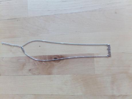 Stříbrný řetízek se jménem lenka,