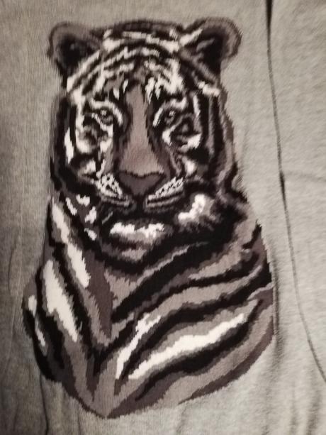 Svetřík dívčí s tygrem vel. 128., 128