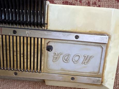 Retro stroj na pleteni moda, 