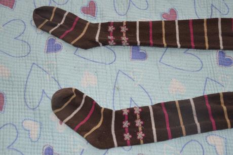 104 110 hnědé punčocháče s kytičkami, lupilu,110