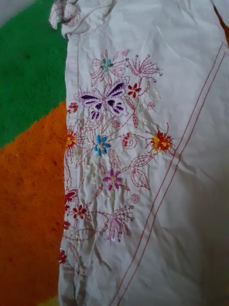 Kalhoty světlé s výšivkami na holku, 122