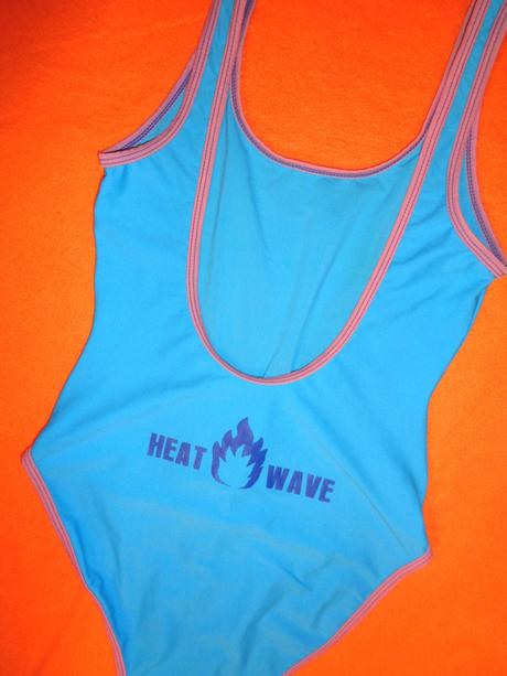 Tyrkysové jednodílné plavky, 40