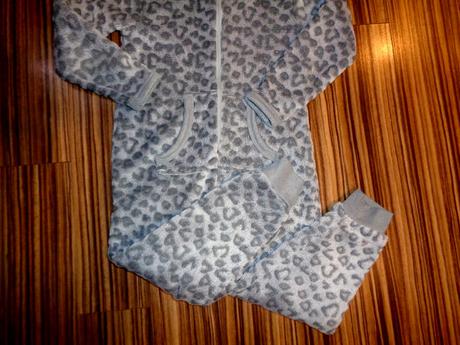 Krásný šedostříbrný měkoučký flísový overal, 128