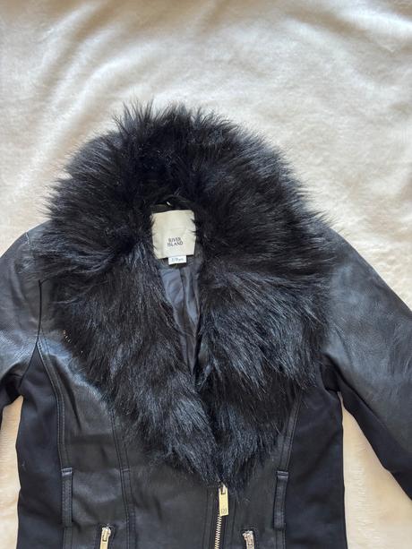 Krásná koženková bunda s kožíškem- v.7/8 let, river island,128