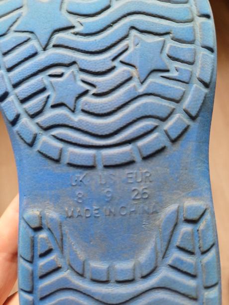 Gumové sandály, 26