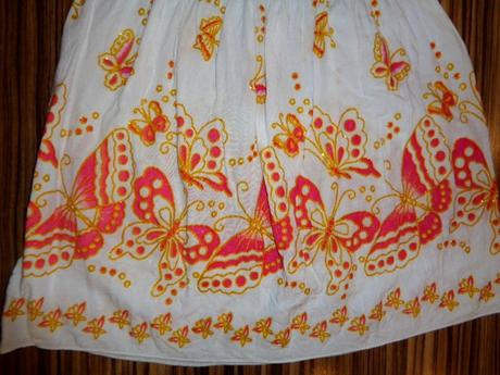 Překrásné bílozlaté motýlkové šaty 116/122, 116