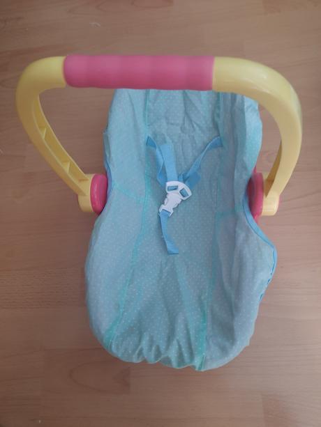 Autosedačka a panenka - balíkovna jen 50 kč,