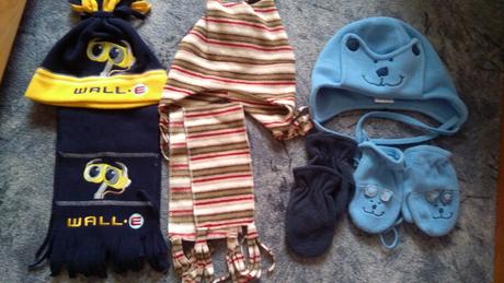 Komplety čepic a šál a čepice s rukavicemi, 80