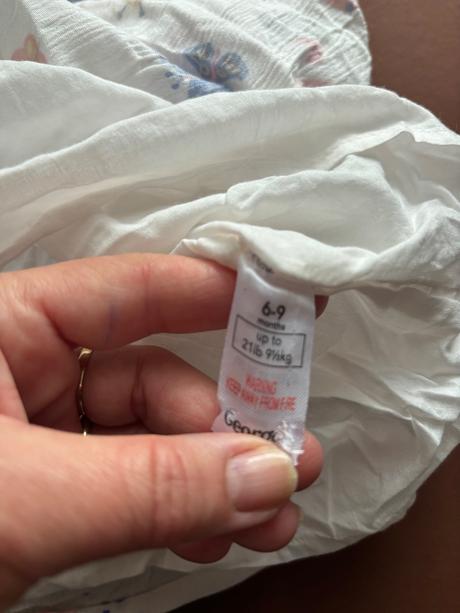 Krásné krémové šatičky - v.6/9 měs., george,74