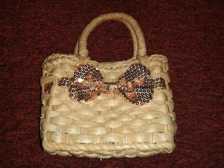 Kabelka se zlatou mašlí, 