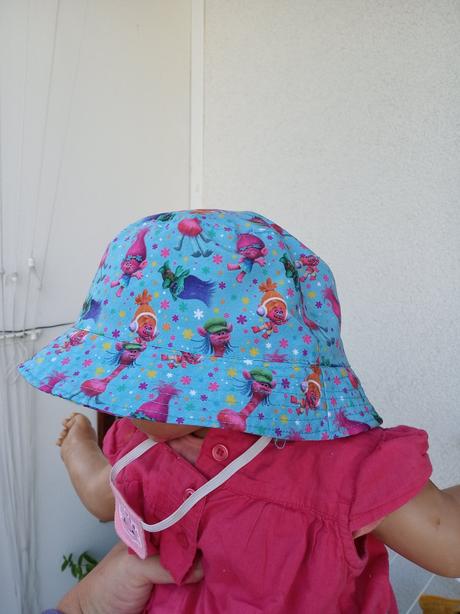 Dívčí klobouk trolové, 54