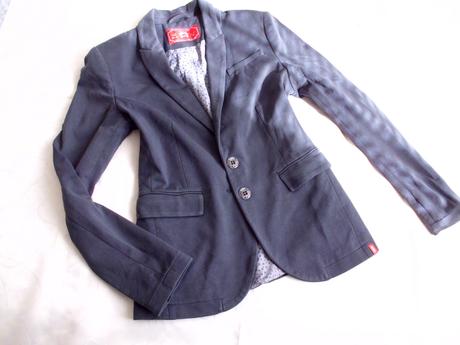 Úplet sako, esprit,m