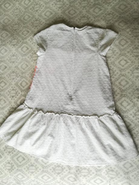 Luxusní krajkové bílé šaty, 128