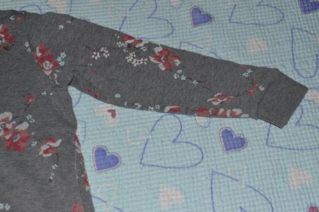 Šedá mikina s kapucí - květinový potisk, 116