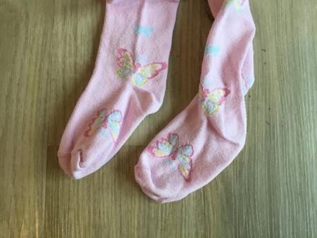 Punčocháče s motýlky, 98