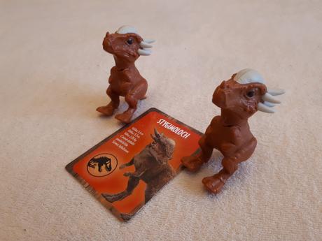 Dětská hračka - dvě postavičky, figurky, dinosaurů, 