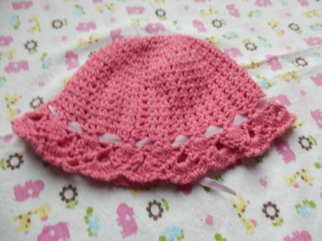 Háčkovaná čepička (klobouček) s ptáčkem, 74