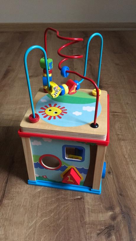 Interaktivní krychle - montessori hračka,