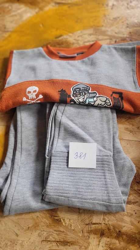 Tepláková souprava a tepláky, 104–116