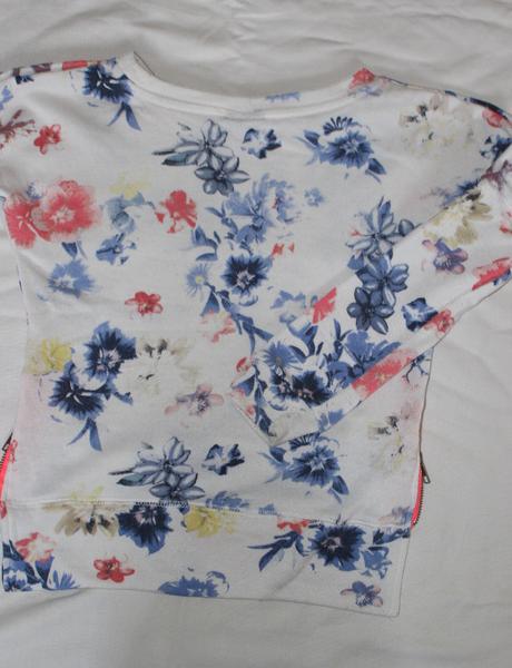 Va17 nápaditá mikina s květy 8-10 let, young dimension,134