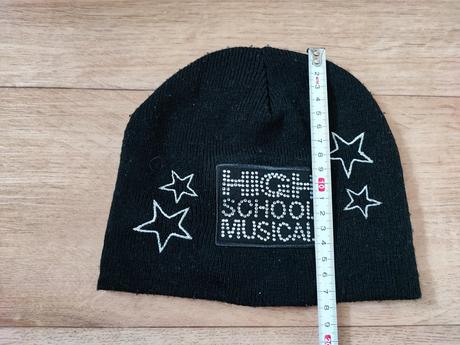 Černá zimní čepice, 122