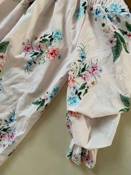 Světle růžová halenka na ramena s nabíraným rukáve, 