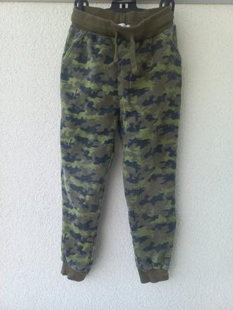 Maskáčové tepláky, sinsay,104