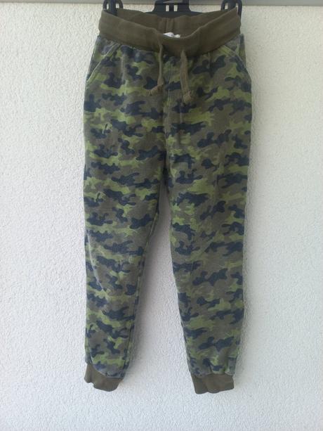 Maskáčové tepláky, sinsay,104