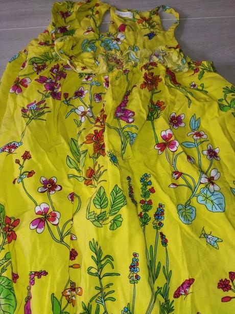 Žluté šaty s květy 134 next, next,134