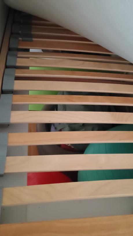 Postel jednolůžko včetně matrace a roštu, šířka (cm): 90,délka (cm): 200