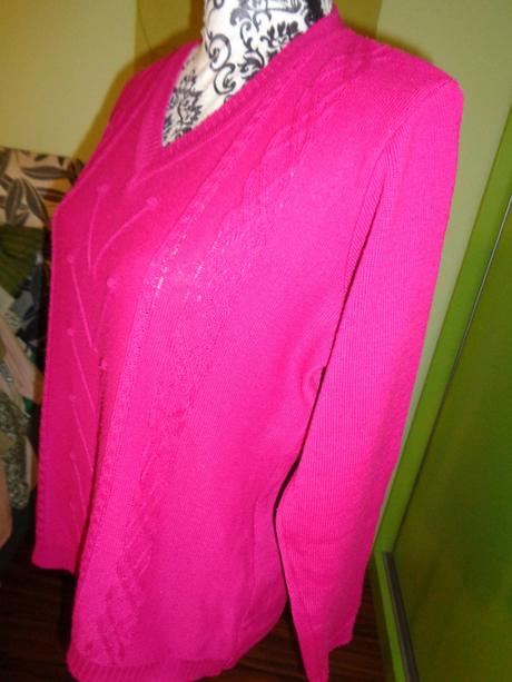 Krásný fuksiový svetr, 44