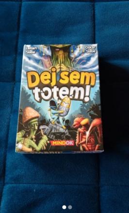 Karetní hra,,dej sem totem'', 