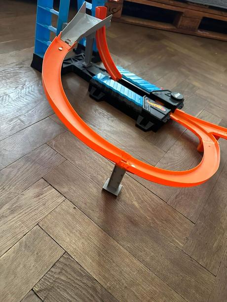 Hot wheels padajícíc věž+3 autíčka,