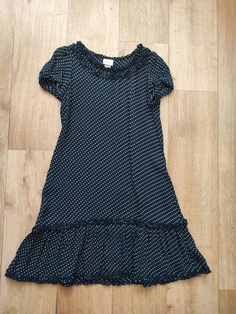 Puntíkované šaty, 140
