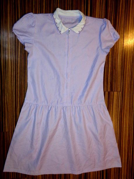 Pěkné vzdušné bílofialkové káro šaty, 158