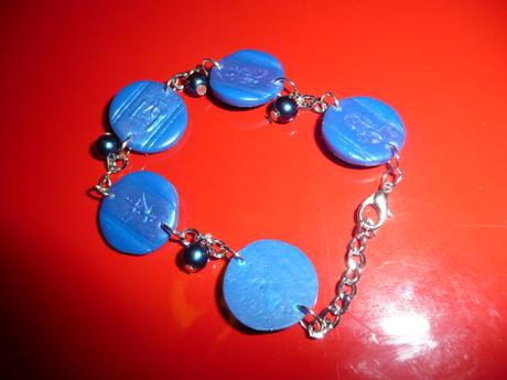 Náramek bižuterie,