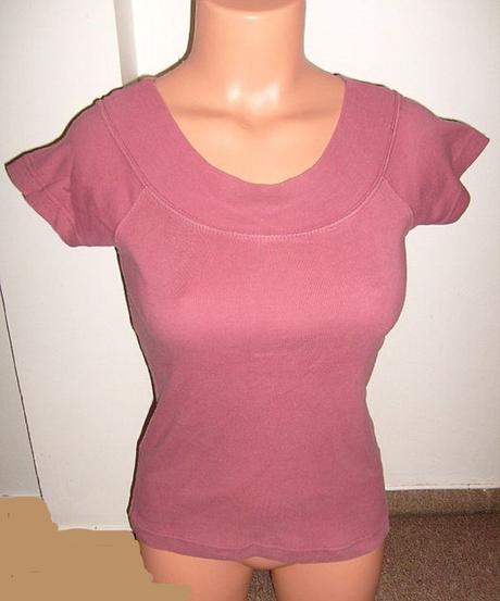 Triko s pěkným výstřihem - vel.s-m, s